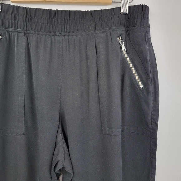 Chico's Black Ultimate Fit Ankle Joggers Pants Size 2 - Picture 4 of 13